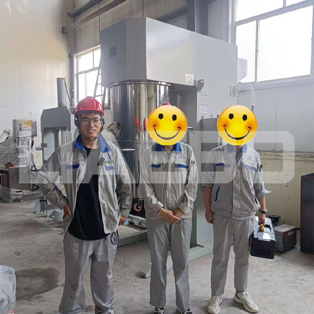 山東某材料公司200L全防爆行星攪拌機調試成功