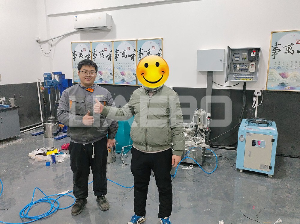 河北某公司1L砂磨機、150三輥機調試成功